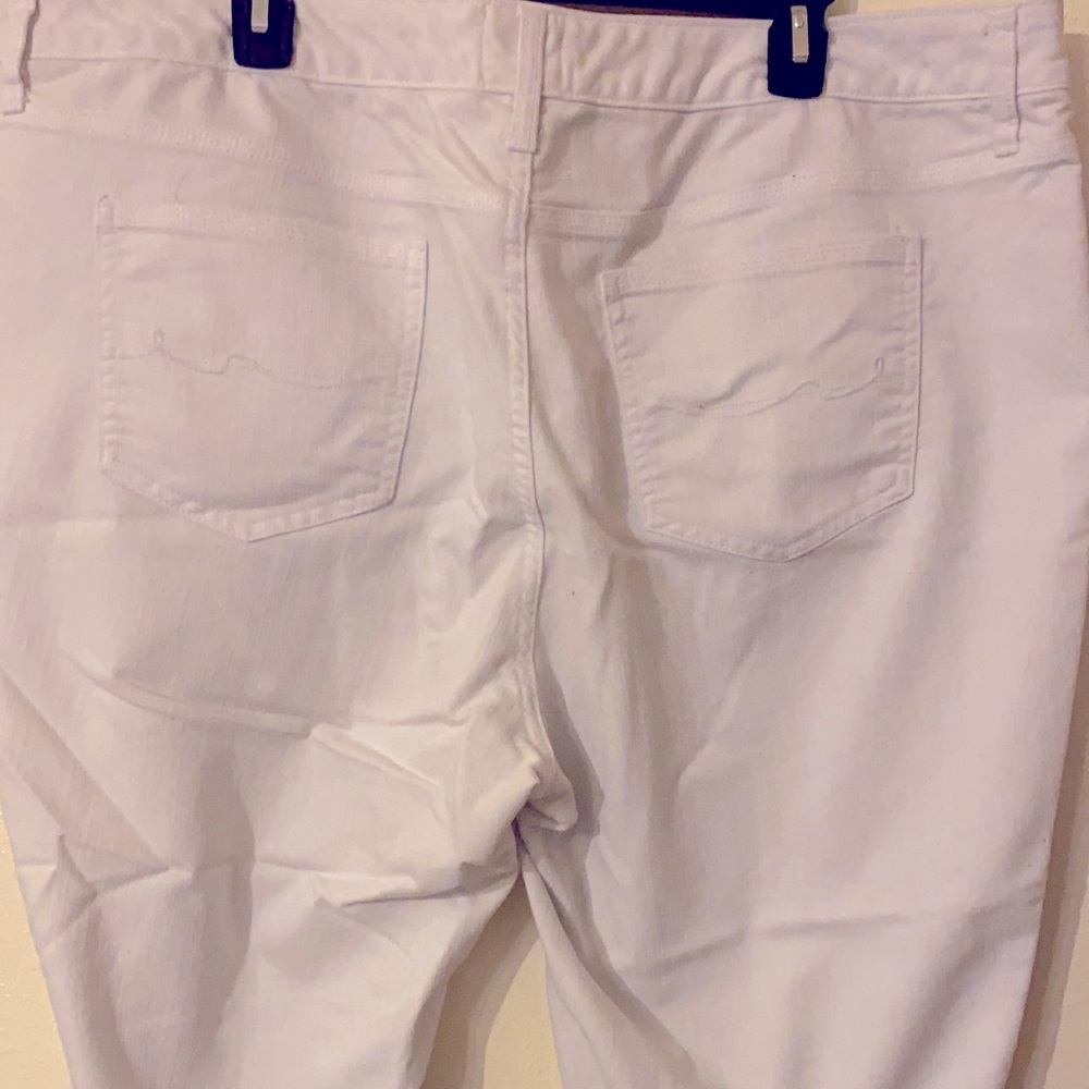 St. John’s Bay White Denim Capris (plus) - Picture 4 of 5